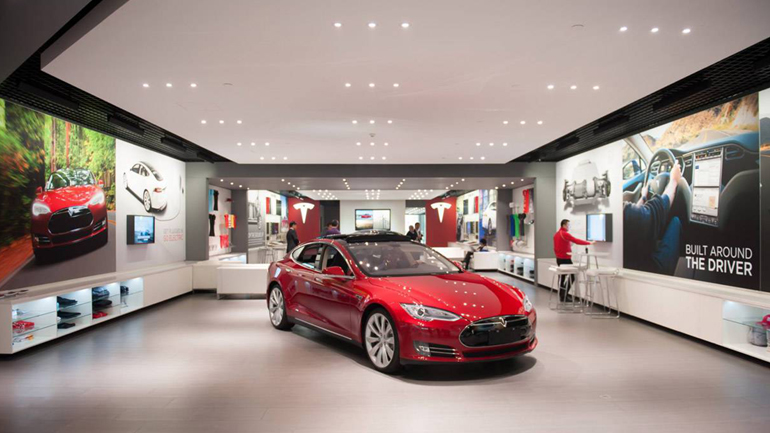 Χιλιάδες ανακλήσεις οχημάτων και ομαδικές μηνύσεις για την Tesla